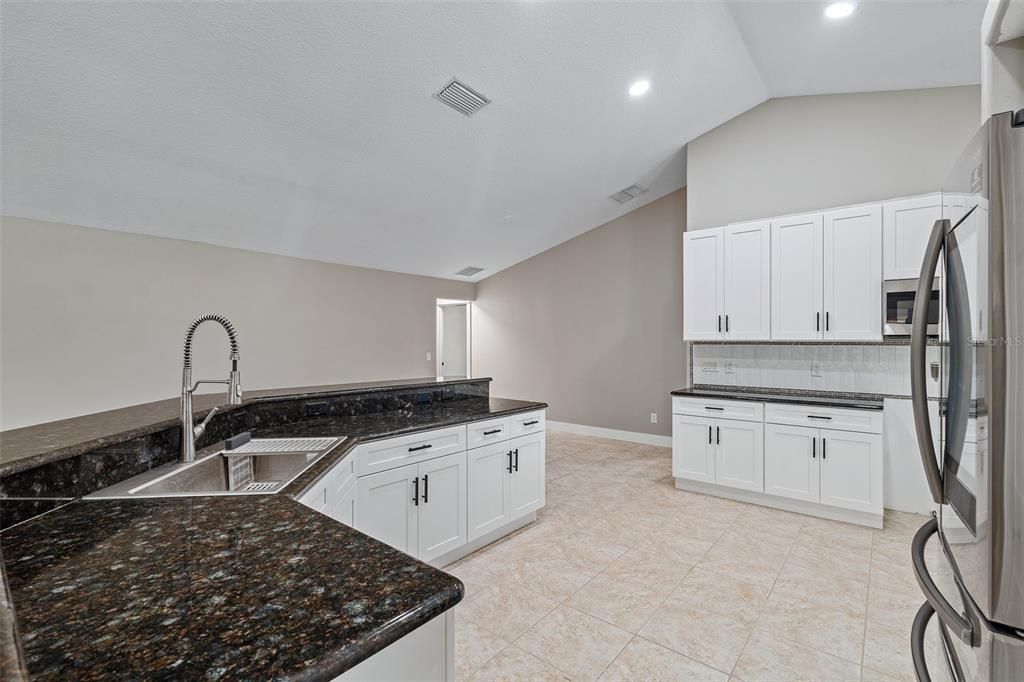 For Sale: $550,000 (5 beds, 3 baths, 3415 Square Feet)