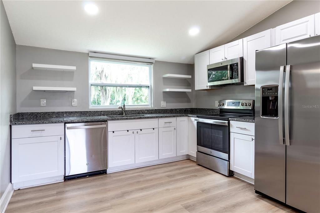 待售: $297,000 (3 贝兹, 2 浴室, 1187 平方英尺)