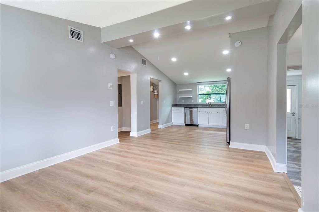 待售: $297,000 (3 贝兹, 2 浴室, 1187 平方英尺)