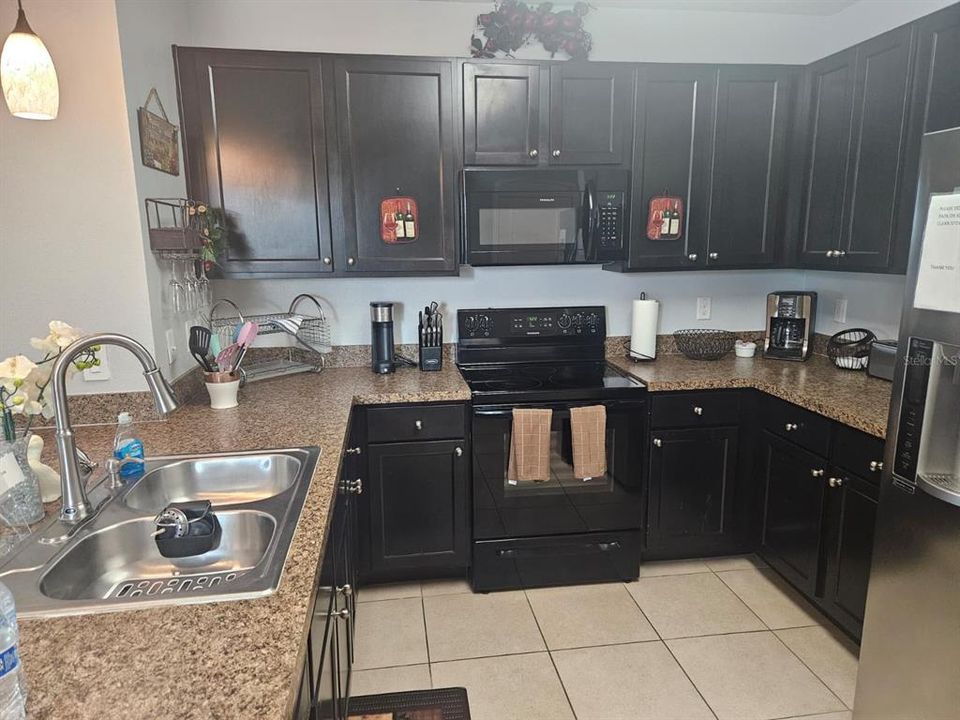 Active With Contract: $1,875 (3 beds, 2 baths, 1504 Square Feet)