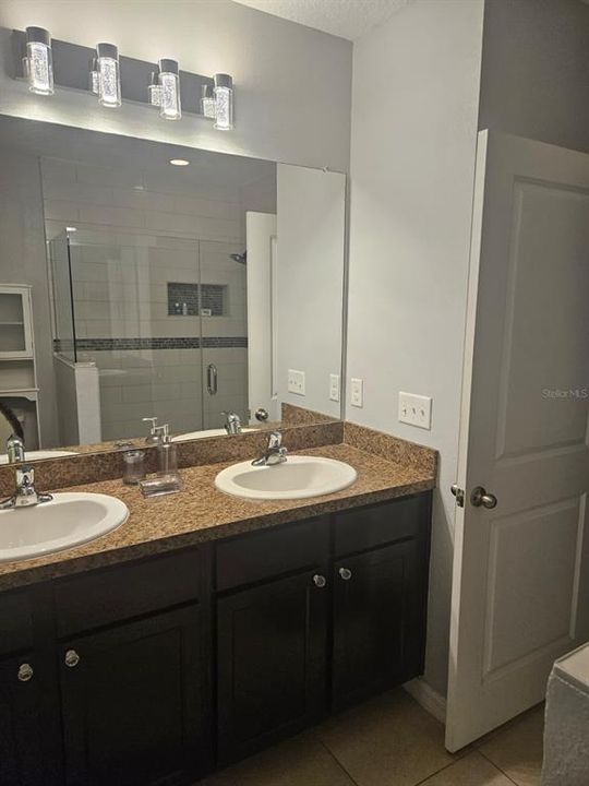 Active With Contract: $1,875 (3 beds, 2 baths, 1504 Square Feet)