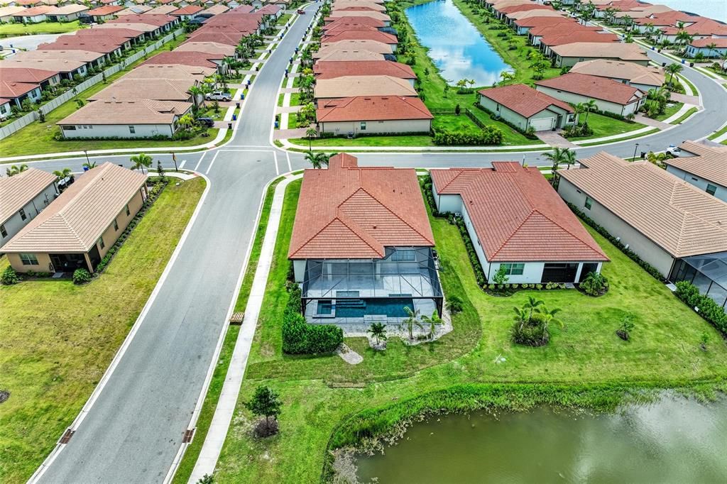 Active With Contract: $914,900 (3 beds, 3 baths, 2593 Square Feet)