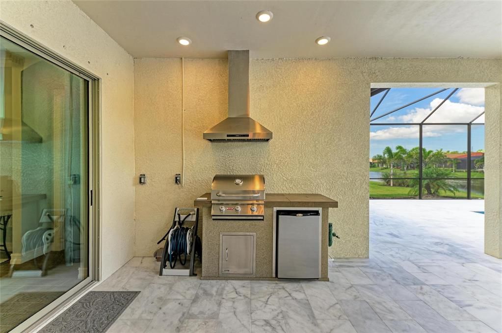 Active With Contract: $914,900 (3 beds, 3 baths, 2593 Square Feet)