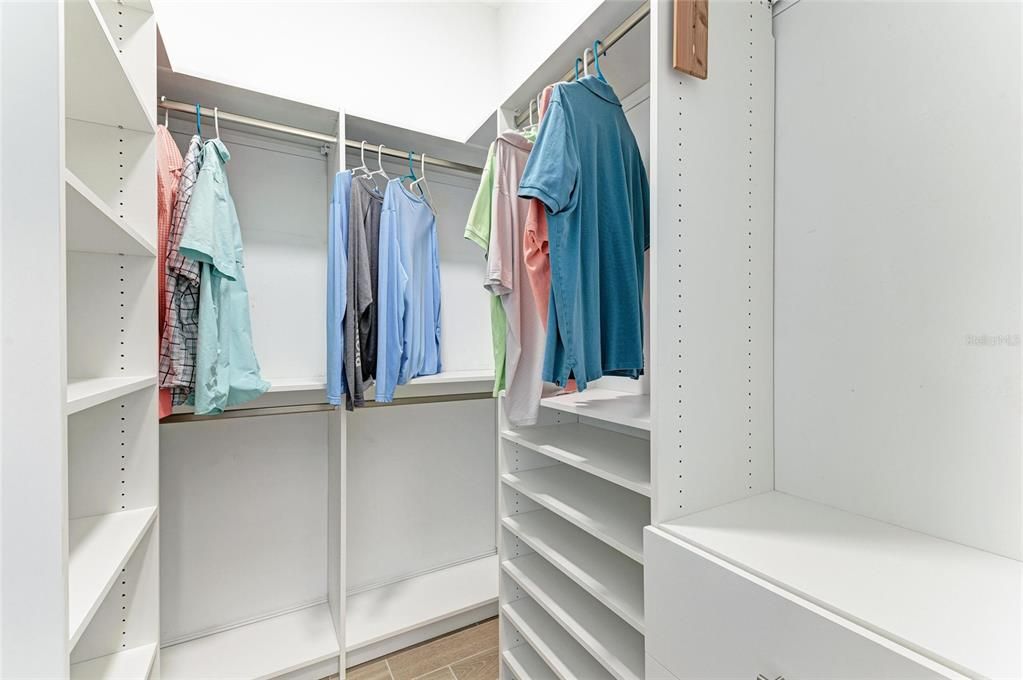 Active With Contract: $914,900 (3 beds, 3 baths, 2593 Square Feet)