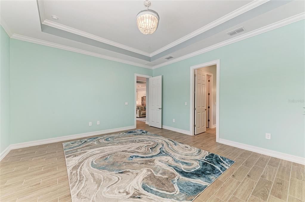 Active With Contract: $914,900 (3 beds, 3 baths, 2593 Square Feet)