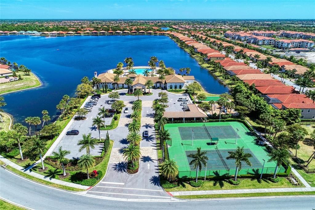 Active With Contract: $914,900 (3 beds, 3 baths, 2593 Square Feet)