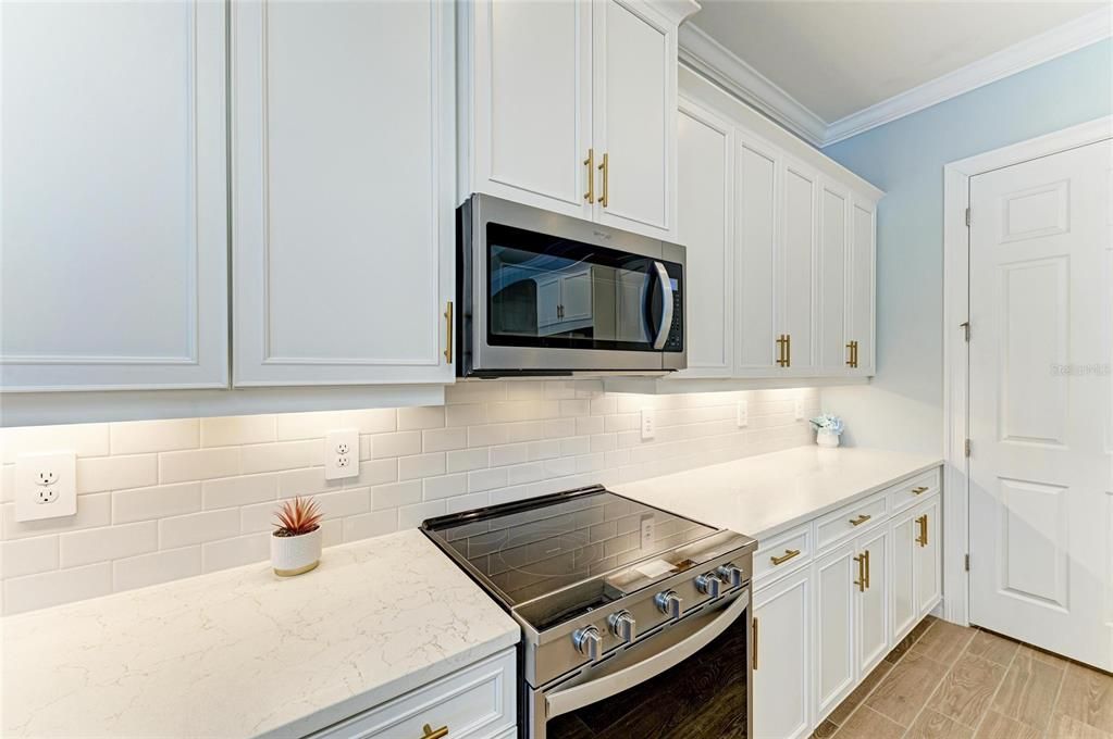 Active With Contract: $914,900 (3 beds, 3 baths, 2593 Square Feet)