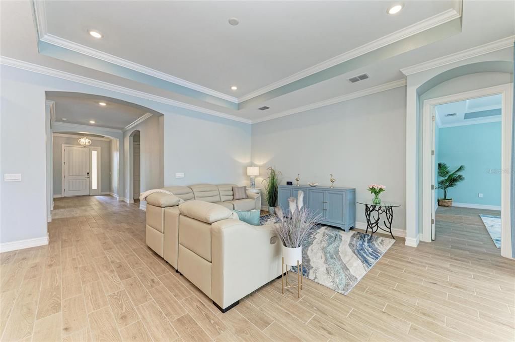 Active With Contract: $914,900 (3 beds, 3 baths, 2593 Square Feet)