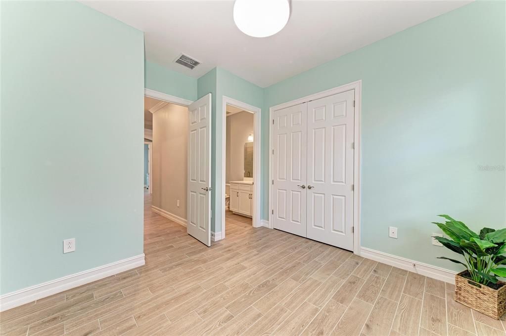 Active With Contract: $914,900 (3 beds, 3 baths, 2593 Square Feet)