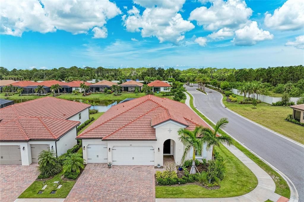 Active With Contract: $914,900 (3 beds, 3 baths, 2593 Square Feet)