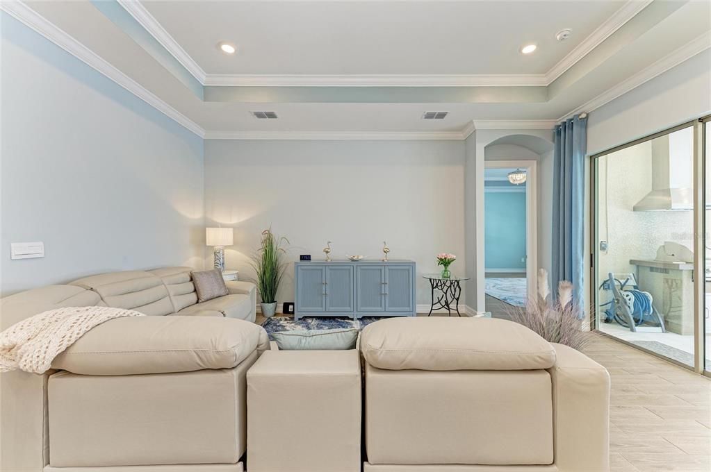 Active With Contract: $914,900 (3 beds, 3 baths, 2593 Square Feet)