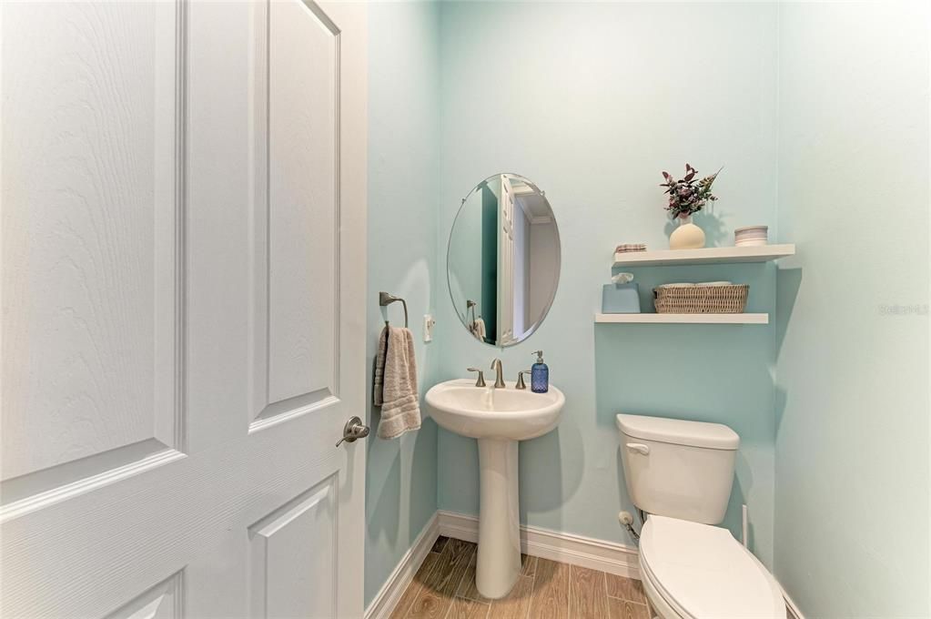 Active With Contract: $914,900 (3 beds, 3 baths, 2593 Square Feet)