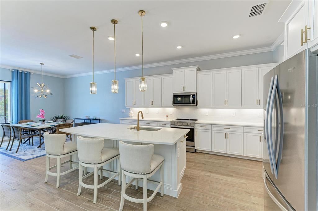 Active With Contract: $914,900 (3 beds, 3 baths, 2593 Square Feet)