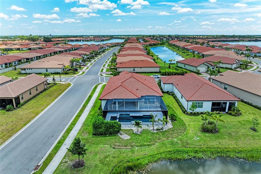 Active With Contract: $914,900 (3 beds, 3 baths, 2593 Square Feet)