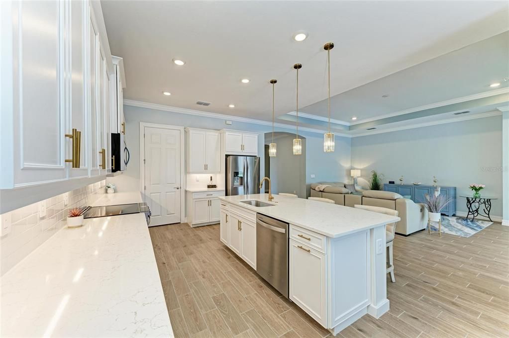 Active With Contract: $914,900 (3 beds, 3 baths, 2593 Square Feet)