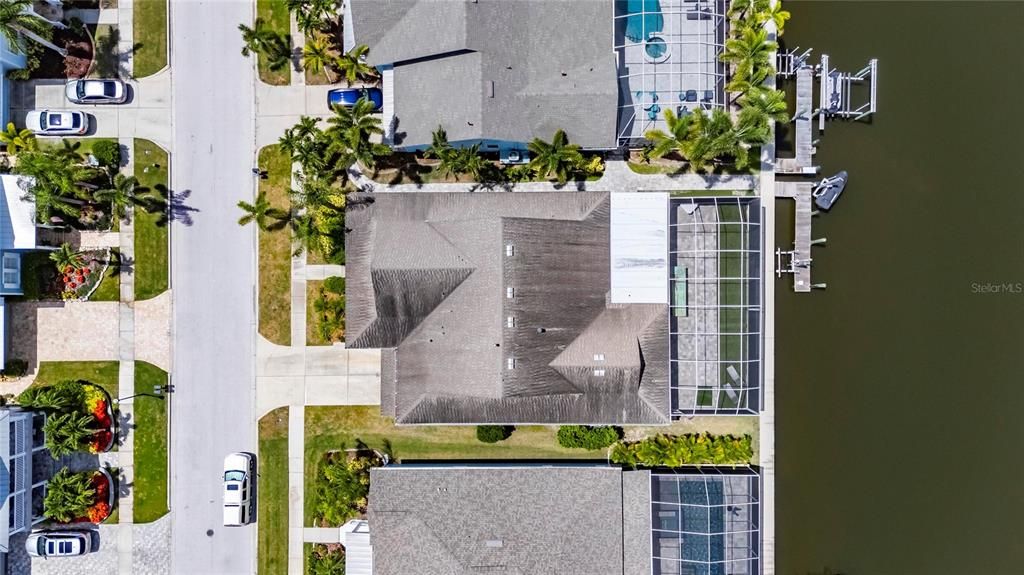 Activo con contrato: $879,900 (3 camas, 3 baños, 2815 Pies cuadrados)