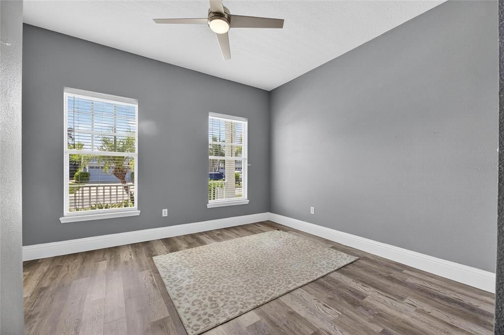 Activo con contrato: $879,900 (3 camas, 3 baños, 2815 Pies cuadrados)