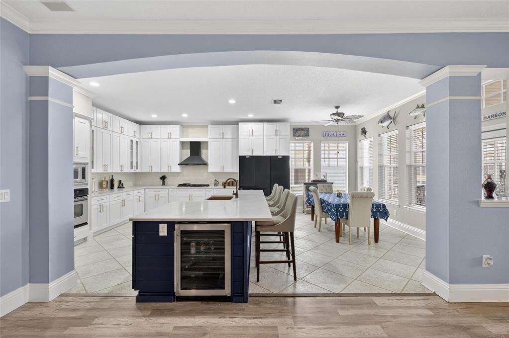 Activo con contrato: $879,900 (3 camas, 3 baños, 2815 Pies cuadrados)