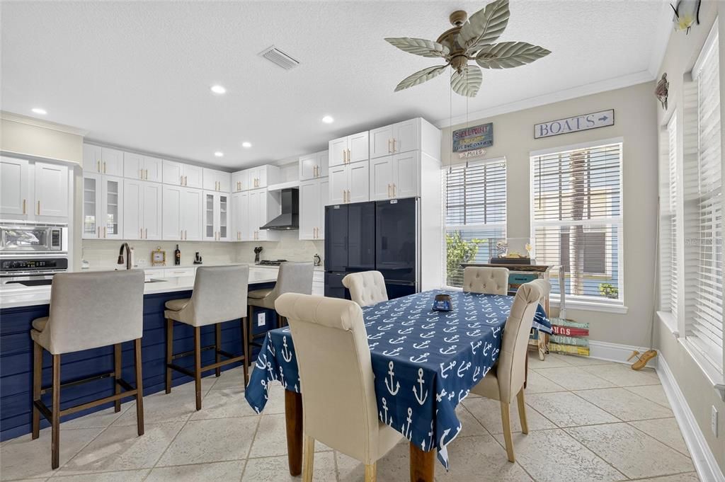 Activo con contrato: $879,900 (3 camas, 3 baños, 2815 Pies cuadrados)