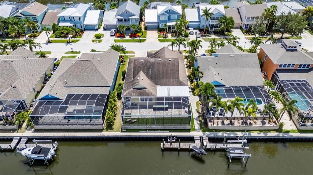 Activo con contrato: $879,900 (3 camas, 3 baños, 2815 Pies cuadrados)