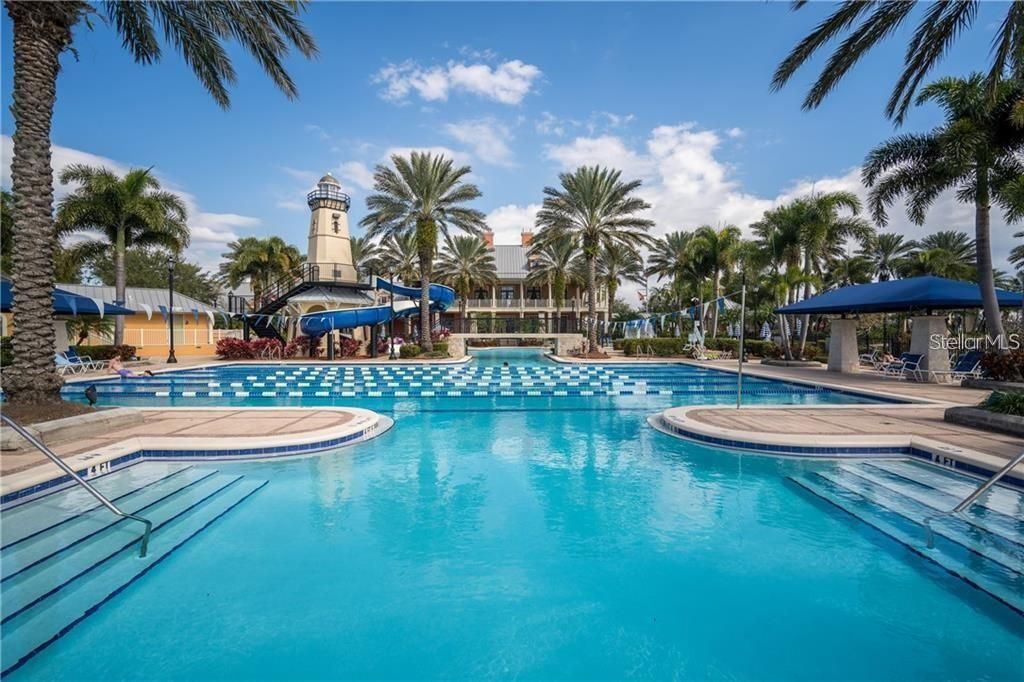 Activo con contrato: $879,900 (3 camas, 3 baños, 2815 Pies cuadrados)