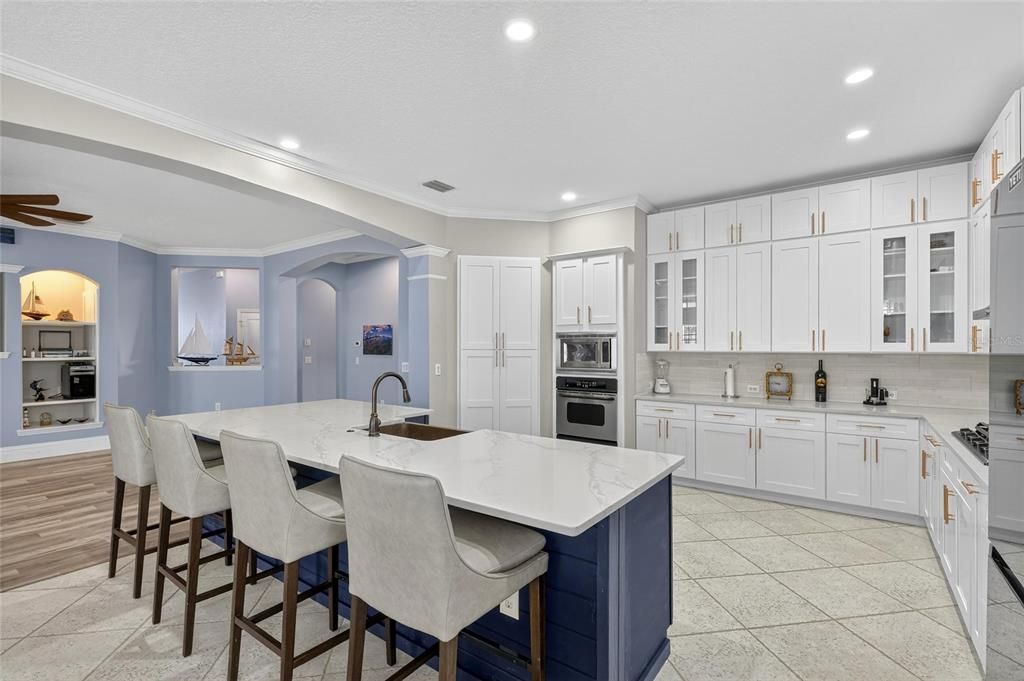 Activo con contrato: $879,900 (3 camas, 3 baños, 2815 Pies cuadrados)