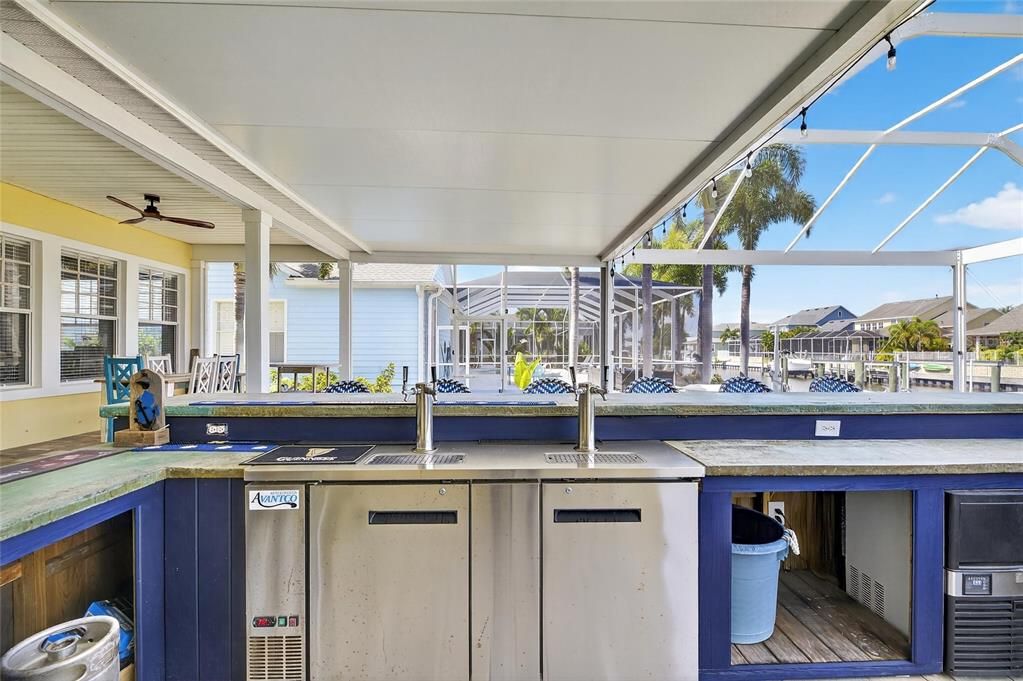 Activo con contrato: $879,900 (3 camas, 3 baños, 2815 Pies cuadrados)