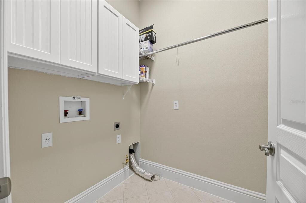 Activo con contrato: $879,900 (3 camas, 3 baños, 2815 Pies cuadrados)