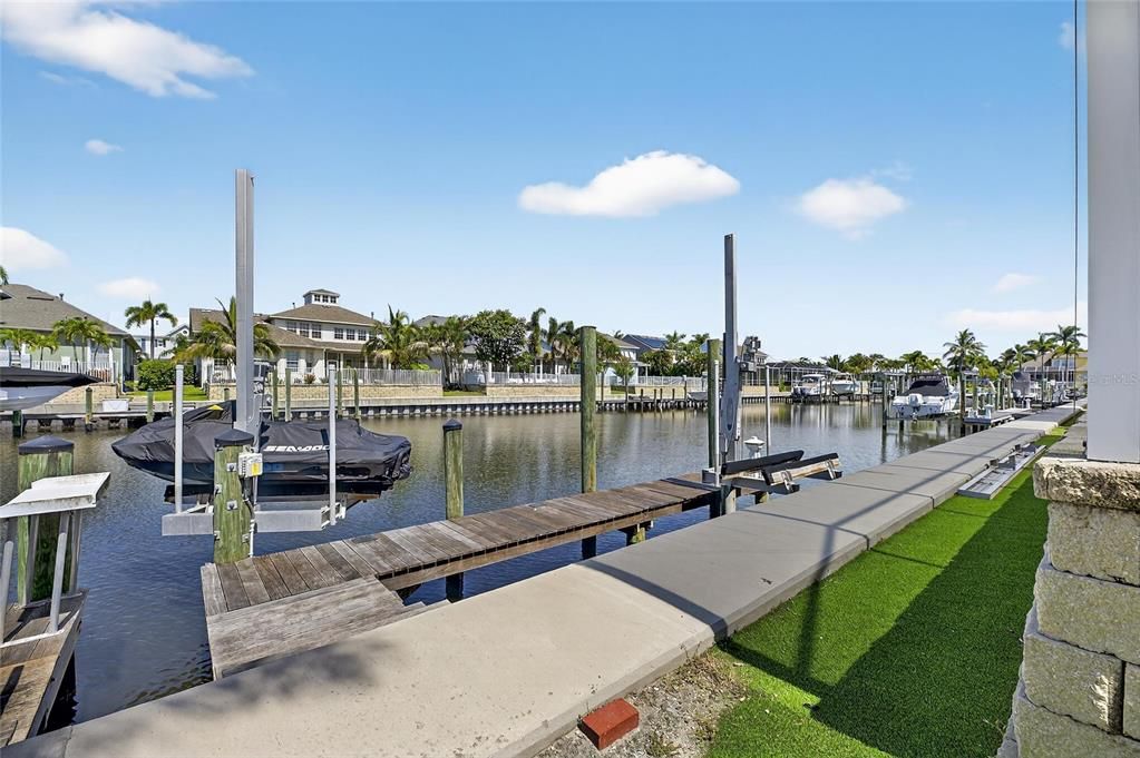 Activo con contrato: $879,900 (3 camas, 3 baños, 2815 Pies cuadrados)