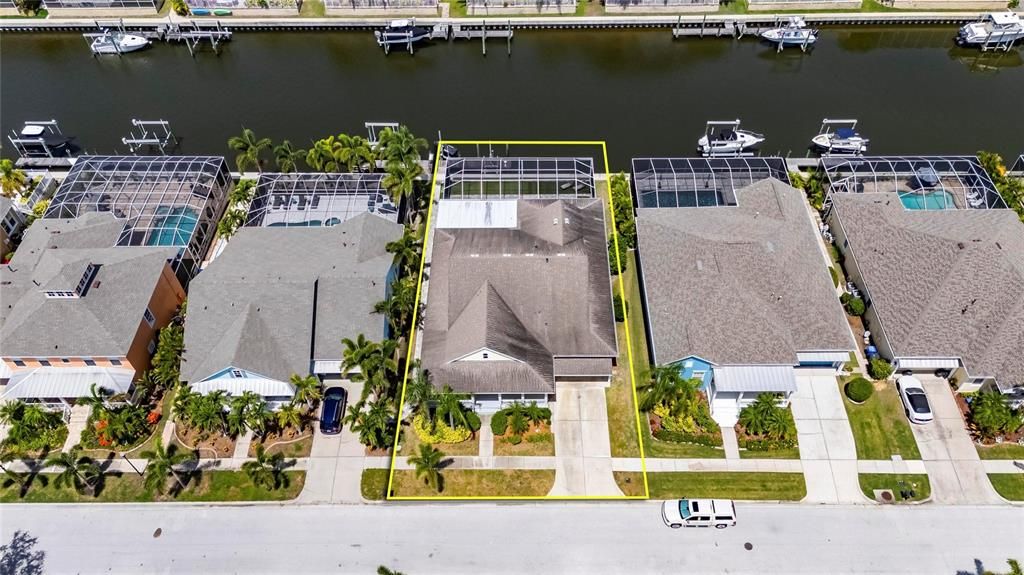 Activo con contrato: $879,900 (3 camas, 3 baños, 2815 Pies cuadrados)