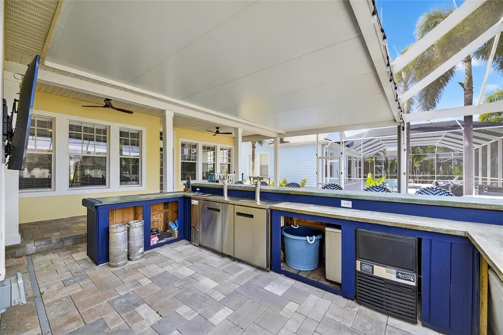 Activo con contrato: $879,900 (3 camas, 3 baños, 2815 Pies cuadrados)