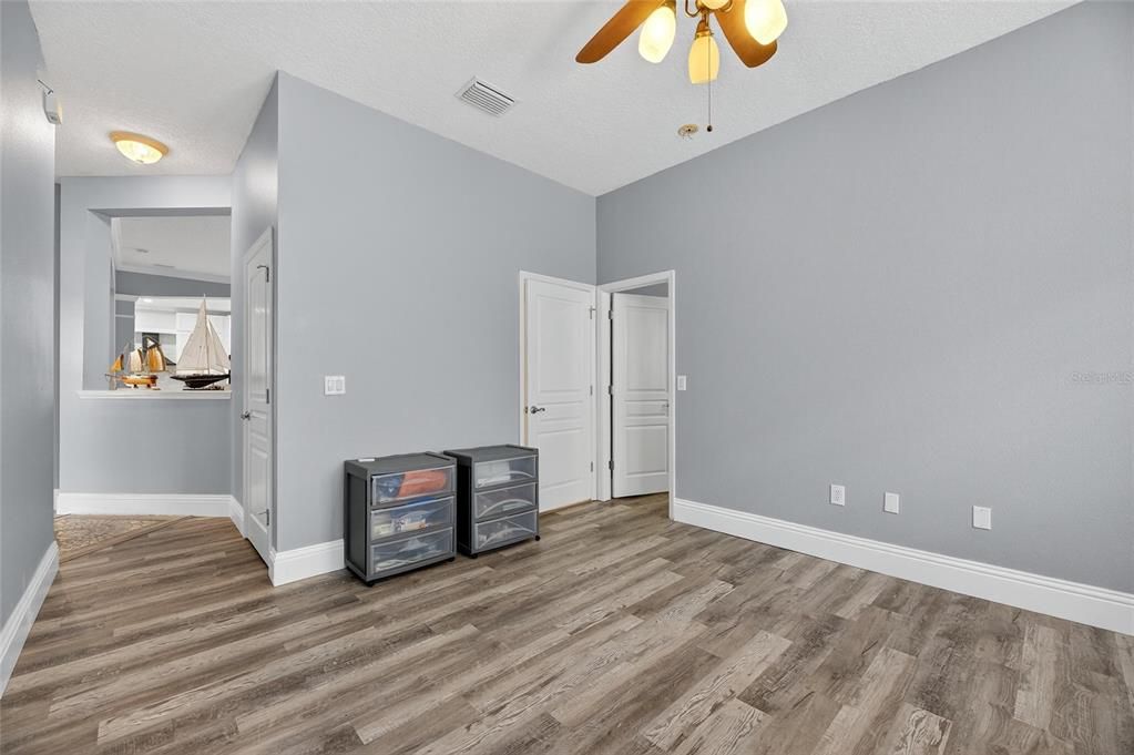 Activo con contrato: $879,900 (3 camas, 3 baños, 2815 Pies cuadrados)