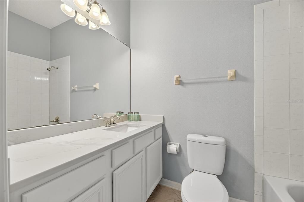 Activo con contrato: $879,900 (3 camas, 3 baños, 2815 Pies cuadrados)