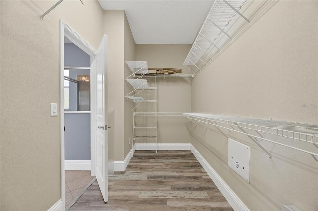 Activo con contrato: $879,900 (3 camas, 3 baños, 2815 Pies cuadrados)