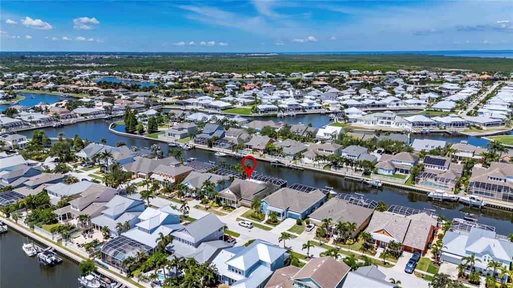 Activo con contrato: $879,900 (3 camas, 3 baños, 2815 Pies cuadrados)