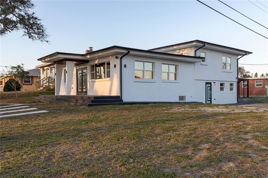 出租: $3,900 (6 贝兹, 3 浴室, 2300 平方英尺)