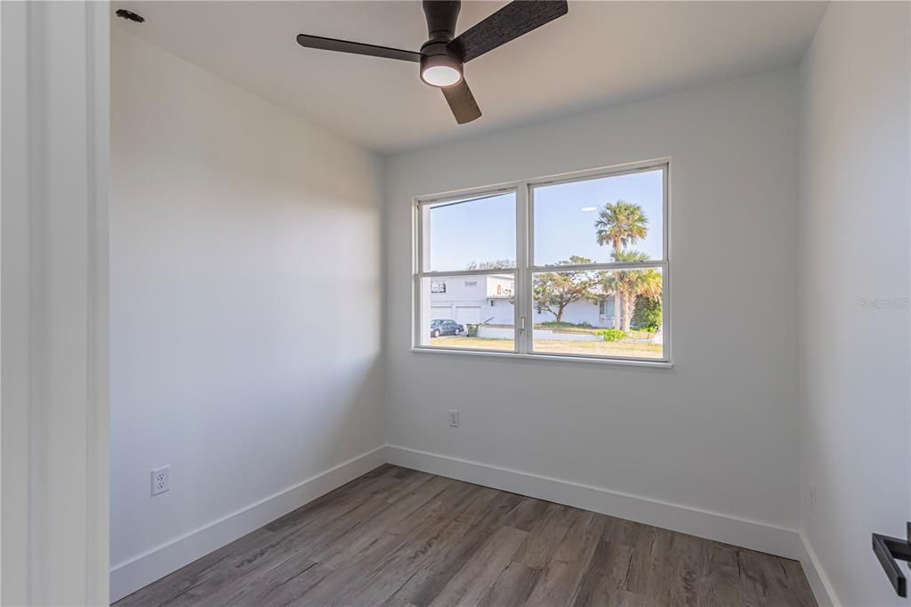 出租: $3,900 (6 贝兹, 3 浴室, 2300 平方英尺)