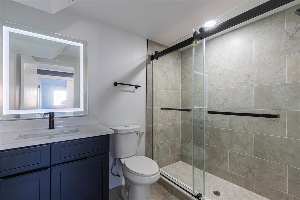 出租: $3,900 (6 贝兹, 3 浴室, 2300 平方英尺)