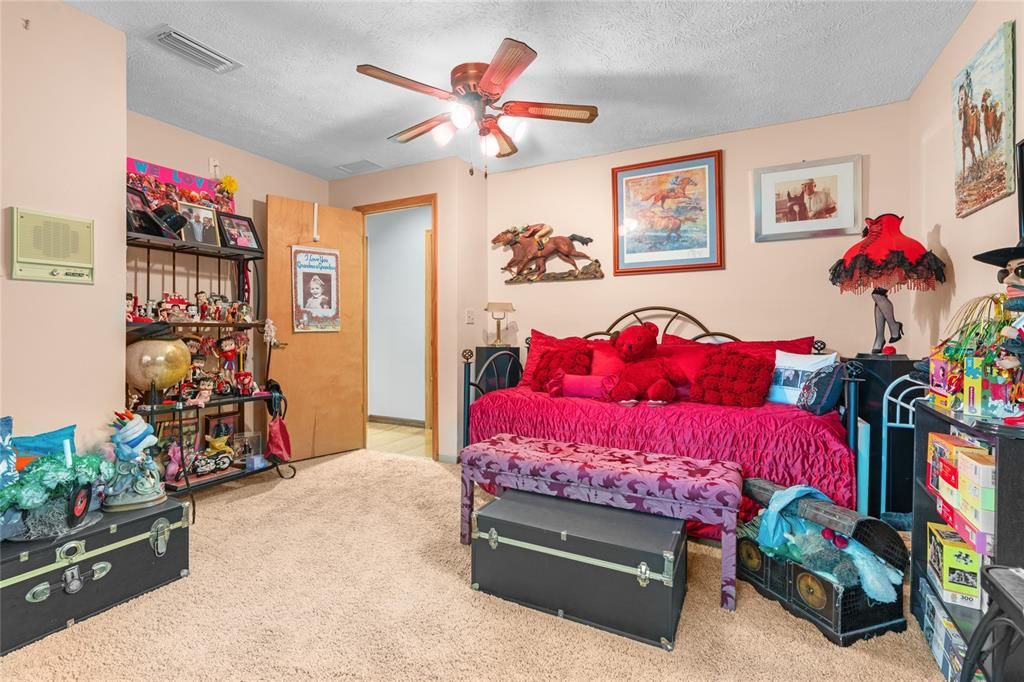 For Sale: $949,000 (5 beds, 3 baths, 3656 Square Feet)