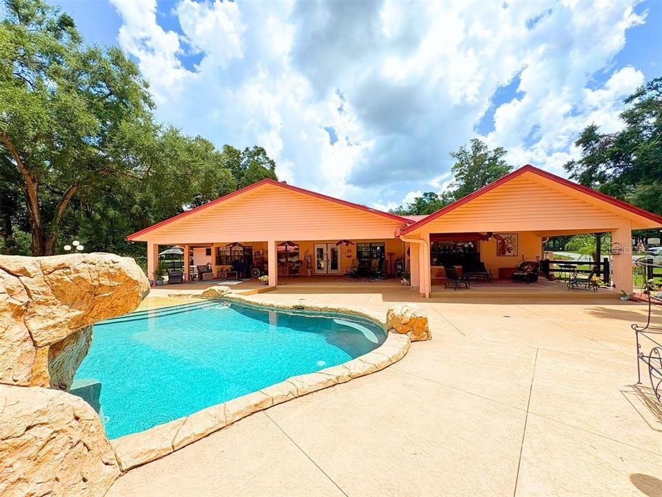 For Sale: $949,000 (5 beds, 3 baths, 3656 Square Feet)