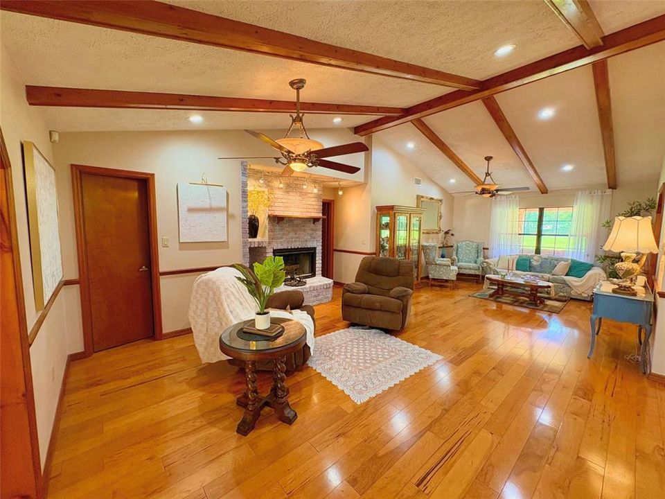 For Sale: $949,000 (5 beds, 3 baths, 3656 Square Feet)