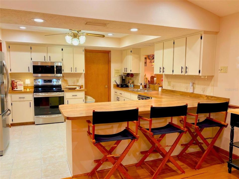 For Sale: $949,000 (5 beds, 3 baths, 3656 Square Feet)