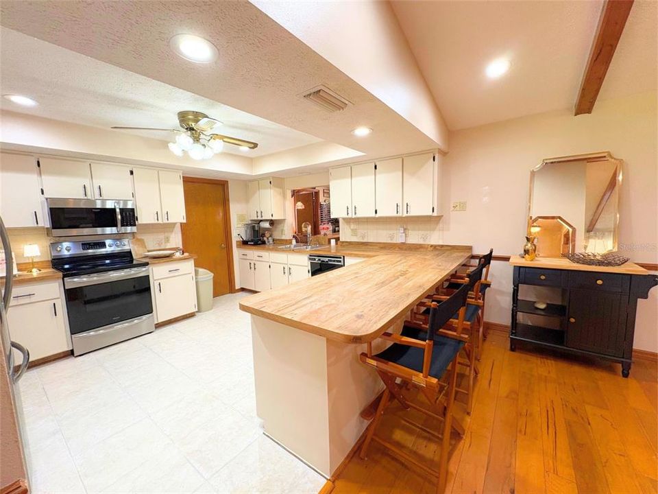 For Sale: $949,000 (5 beds, 3 baths, 3656 Square Feet)