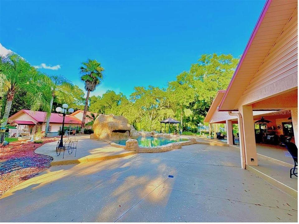 For Sale: $949,000 (5 beds, 3 baths, 3656 Square Feet)