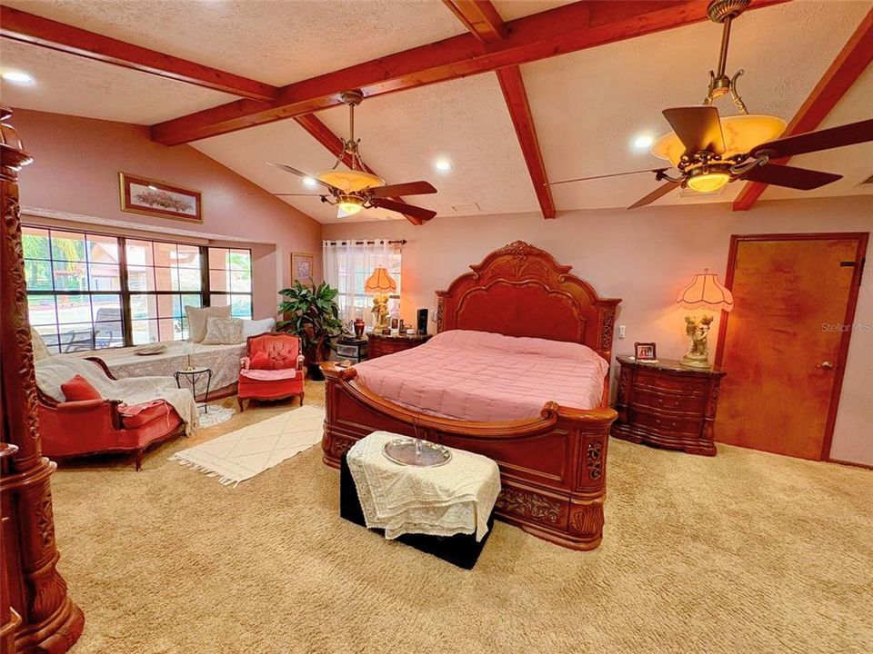 For Sale: $949,000 (5 beds, 3 baths, 3656 Square Feet)