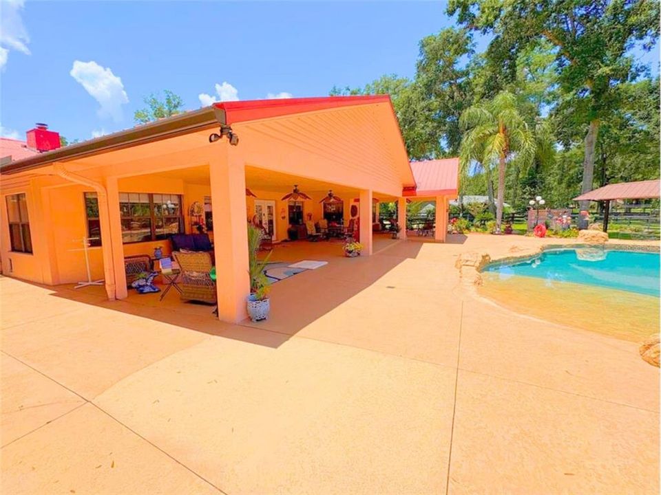 For Sale: $949,000 (5 beds, 3 baths, 3656 Square Feet)