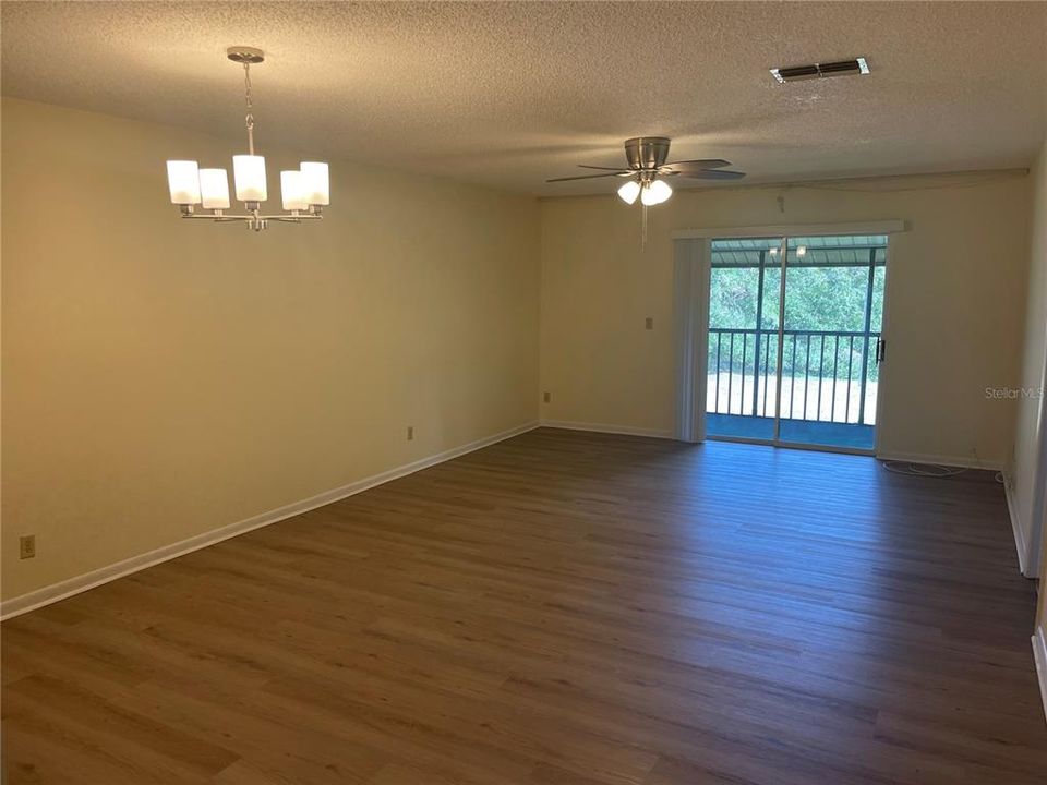 合同活跃: $1,650 (2 贝兹, 2 浴室, 1220 平方英尺)