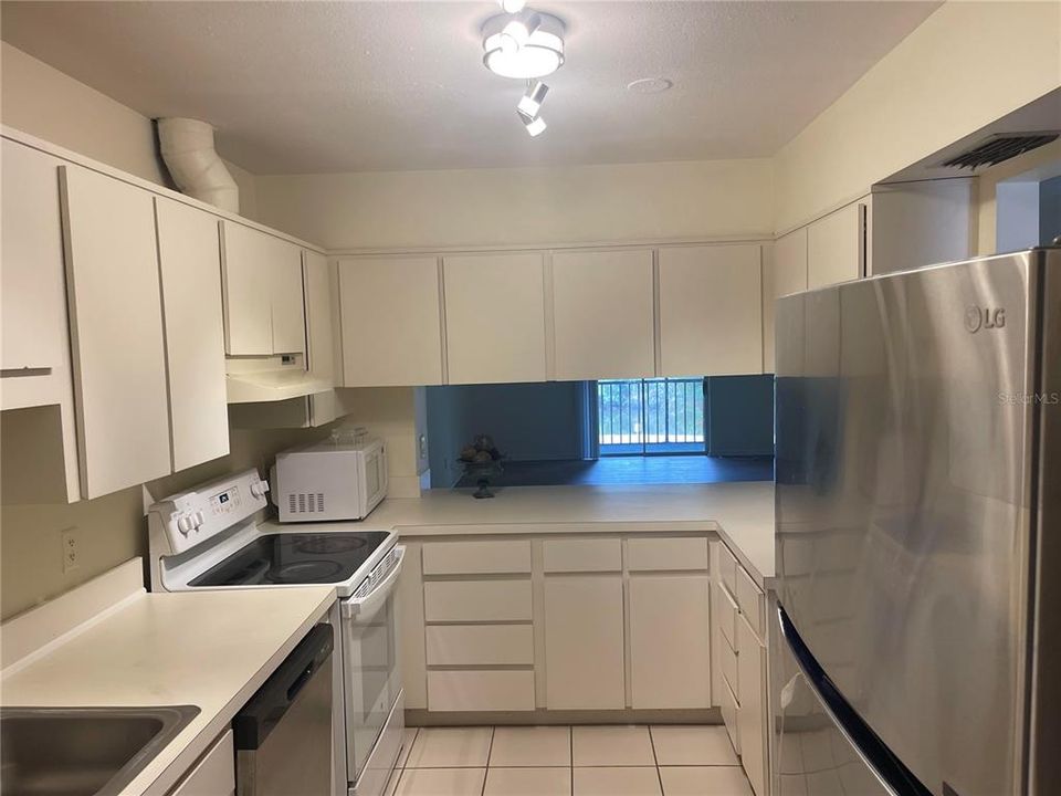 合同活跃: $1,650 (2 贝兹, 2 浴室, 1220 平方英尺)