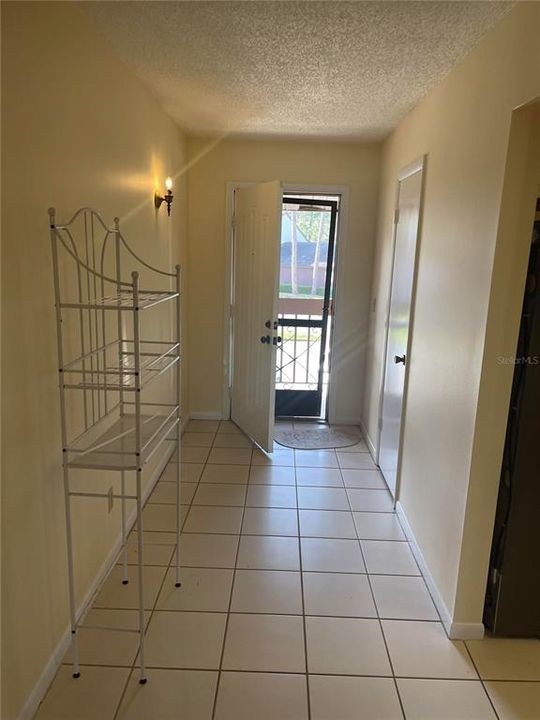 合同活跃: $1,650 (2 贝兹, 2 浴室, 1220 平方英尺)