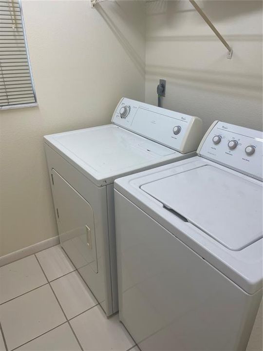 合同活跃: $1,650 (2 贝兹, 2 浴室, 1220 平方英尺)